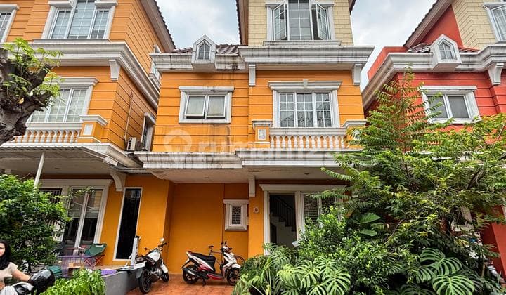Super Murah Rumah 3 Lantai Lokasi Super Strategis