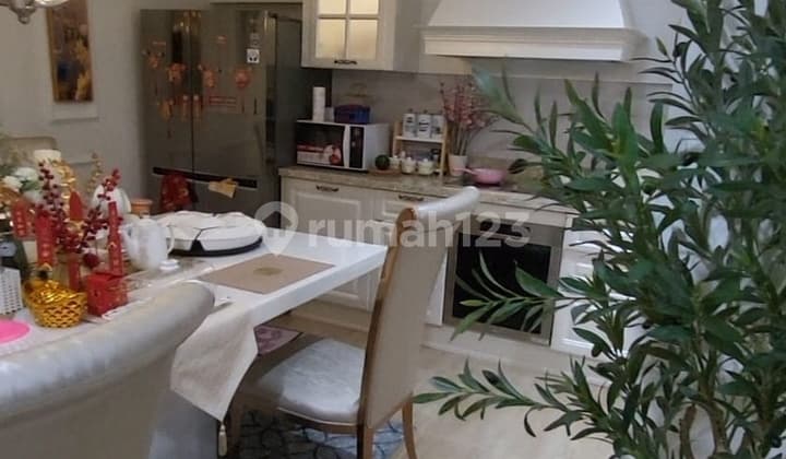 Termurah Dikelasnya Rumah 2lantai Furnished & Full Renovasi Siap Huni