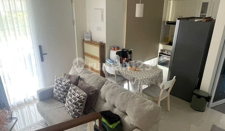 Rumah Cantik Siap Huni Fasad Modern Lokasi Strategis