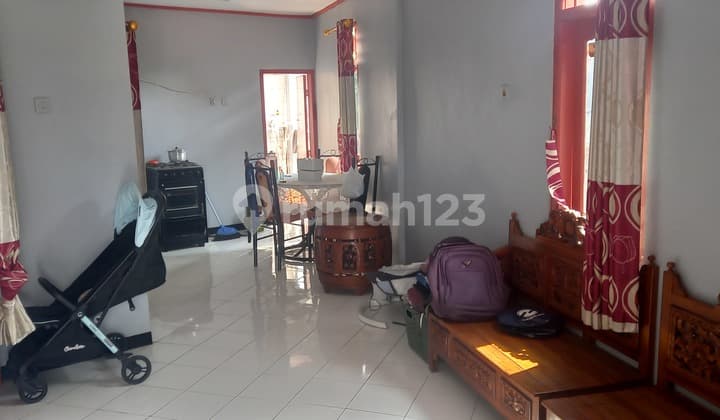 Rumah Dekat Jalan Raya Di Ratujaya Rumah Bagus di Cipayung SHM