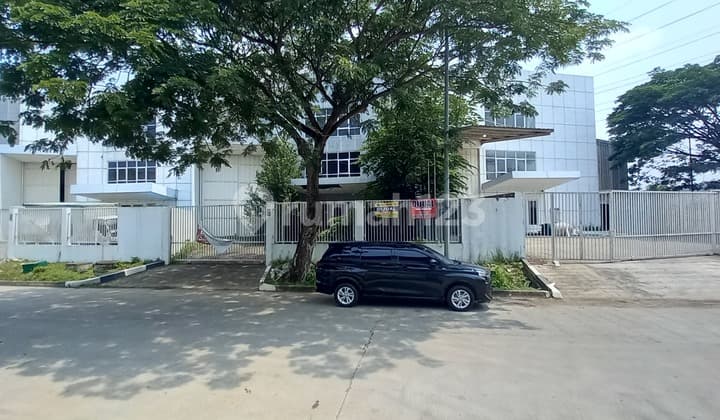 Ruang Usaha 3 Lantai Luas Ruang-Usaha