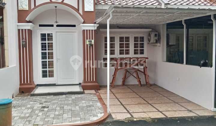 Dalam Cluster Masuk Mobil Dekat Kampus Istn