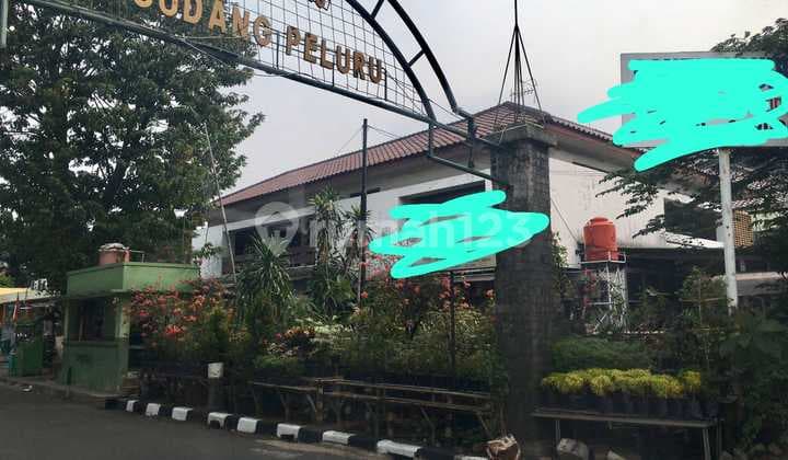 Samping Stasiun Tebet Posisi Huk Strategis Pinggir Jalan Raya