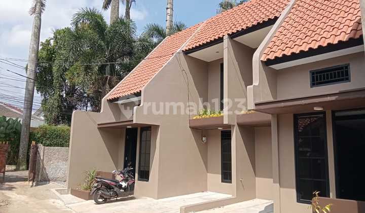 Dalam Cluster Tingkat Rumah Baru1 Mobil Carport