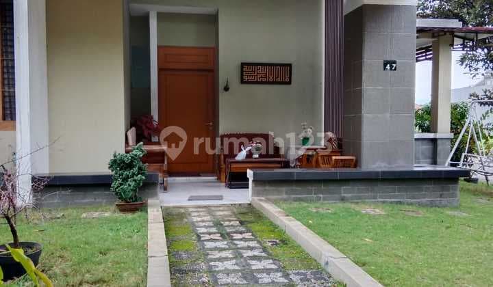 Luxury House in Jingga Pranata Wetan, Kota Baru Parahyangan, Ready to Occupy