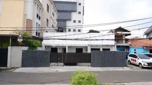 Rumah Kost Lingkungan Nyaman tersedia 17 Kamar di Mampang Prapatan, Jakarta Selatan