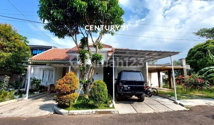 Residential House in Grage Manoa Complex, Kuningan