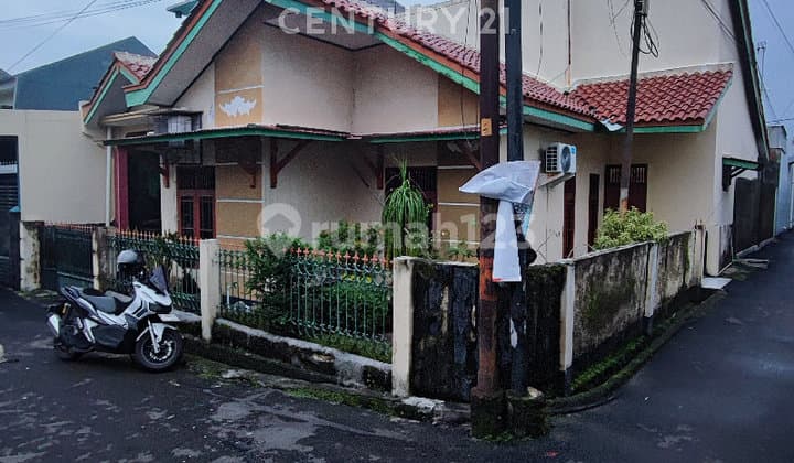Well-Maintained House with Merapi View in a Comfortable and Quiet Neighborhood