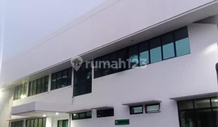 Gudang Loading Dock Di Kawasan Industri Delta Silicon Cikarang