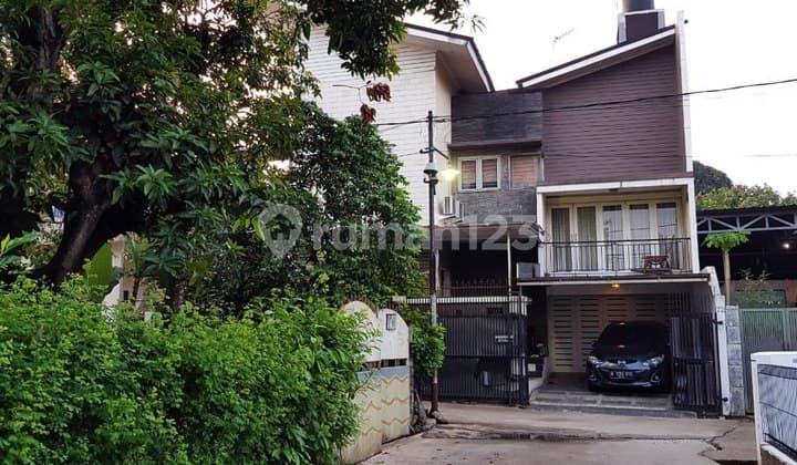 Rumah Mewah Dalam Perumahan Jatwaringin Kota Bekasi