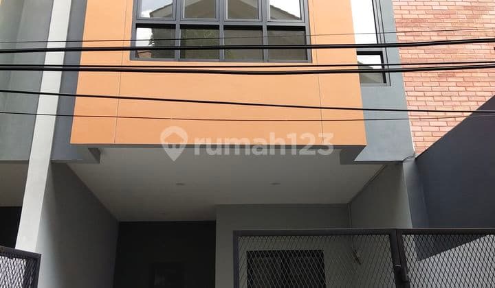 Rumah Minimalis Modern dekat Pondok Indah