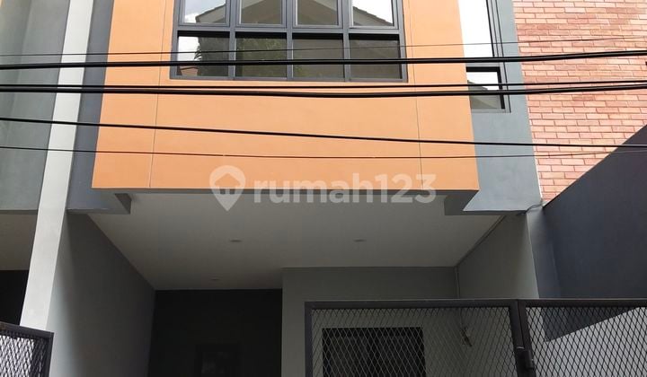 Rumah Minimalis Modern dekat Pondok Indah