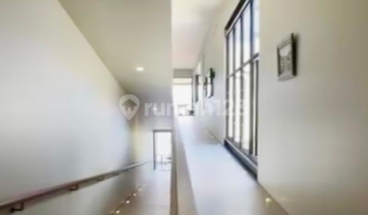 Rumah Mewah Lake View Dikbp