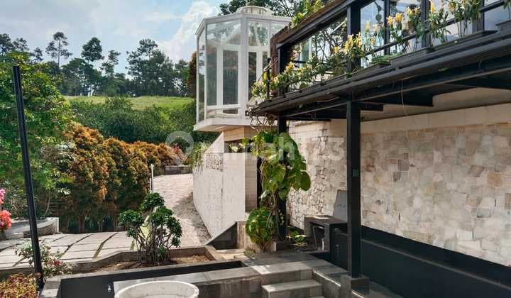 villa dago mewah dengan pemandangan bukit ,dekat tahura ,lereng kraton ,bumi herbal