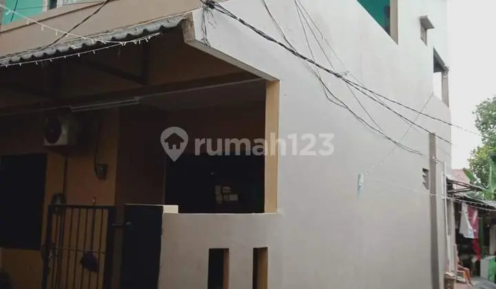Rumah SHM Zona Bebas Banji di Bintara 14 Dekat Stasiun