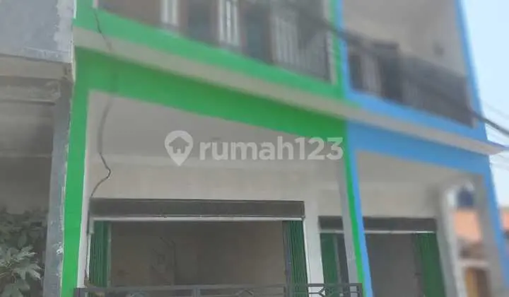 Ruko 2 Lantai Lokasi Ramai Akses 2 Mobil di Bintara