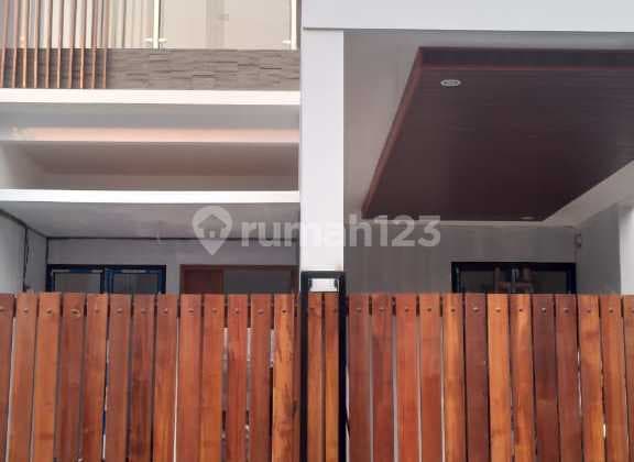 Rumah Nyaman Carport 2 Mobil Dalamkomplek di Pondok Kelapa Jaktim