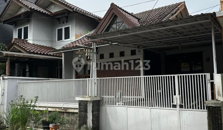 Rumah Butuh Minim Renovasi Unfurnished SHM komplek dekat tol Pasteur Cicendo, Bandung