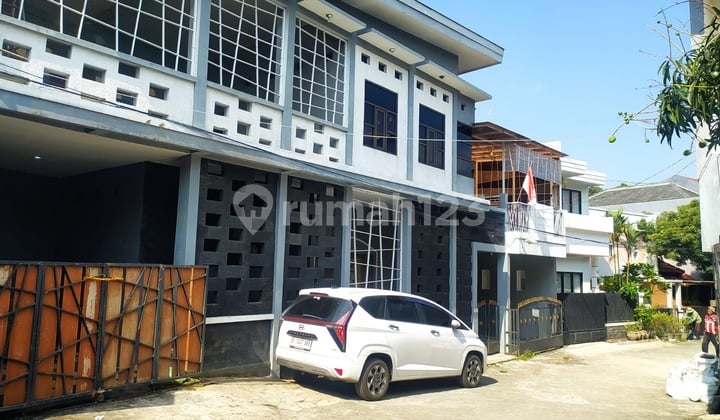 Rumah 2 Lantai Padasuka Dekat Sucore Saung Udjo