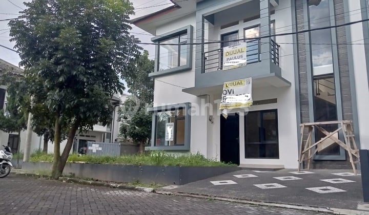 rumah lt191/180 hrg2,4m minimalis lokasi strategis di soekarno hatta