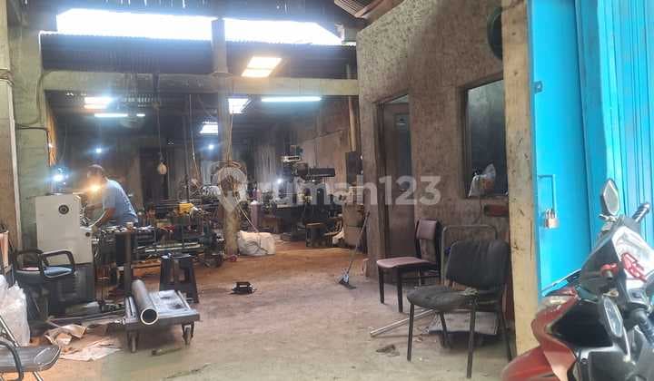 Rumah 1 Lantai,Ex Bengkel Bubut, Harga Nego Lokasi Ok di Cawang