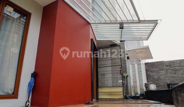 Rumah 5 Lantai Hoek ,Asri dengan konsep semi split di Kelapa Gading
