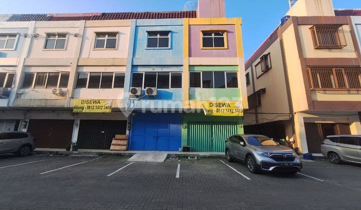Ruko 3 Lantai Cocok untuk Kantor dan Gudang ,Lokasi Ok dan Aman