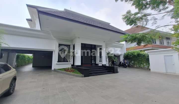 Rumah Baru 2 Lantai Mewah,kolam Renang,lantai Marmer di Menteng