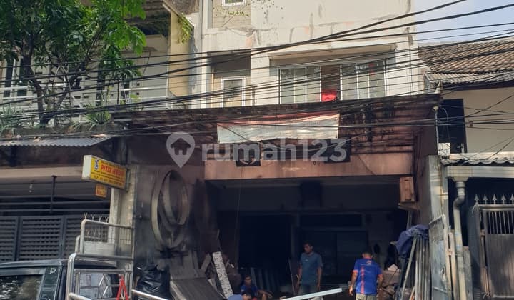 Rumah Murah 3 Lantai di Jl. Raya Kelapa Gading Permai No. 3a, Kelapa Gading Timur, Kelapa Gading, Kota Jakarta Utara, DKI Jakarta, Indonesia, 14240, Kelapa Gading