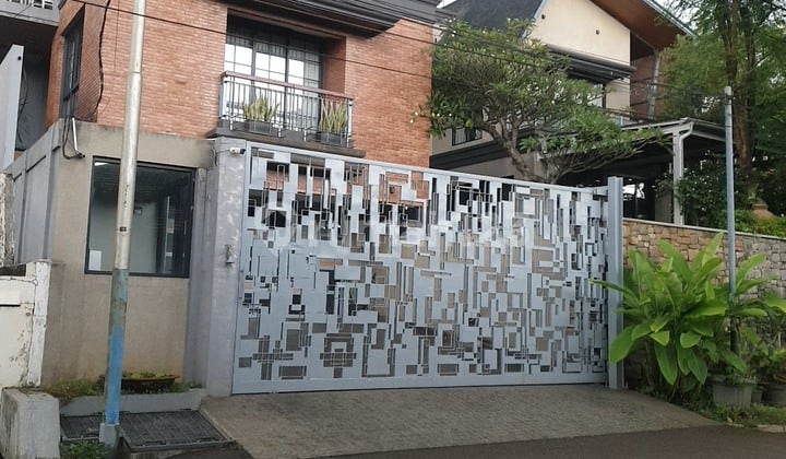 Dijual Rumah Mewah 3 Lantai di Komplek Tni Au Cipinang Melayu