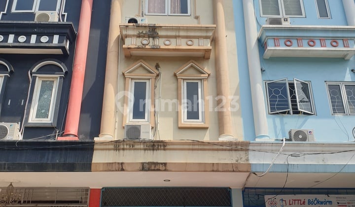 Affordable 3-Story Shophouse in Strategic Location on Jl Manyar Permai 10