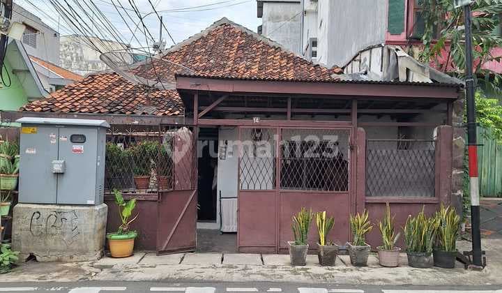 Rumah tua di Jakarta Pusat cocok untuk bangun kos nego sampai deal