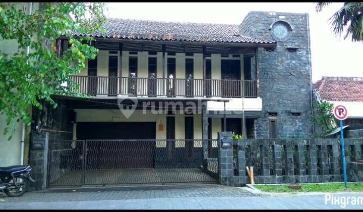 Dijual Rumah Besar Diturangga Lokasi Tengah Kota