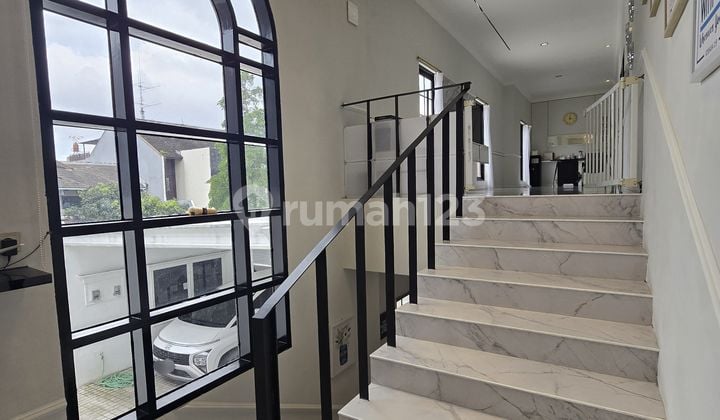 Dijual Rumah Digerlong American Modern House Semi Furnished