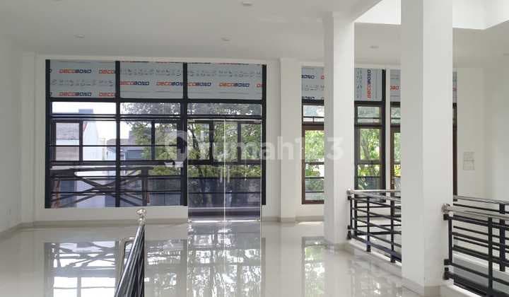 Disewakan/Dijual Rumah Luas Dimekarwangi Cocok untuk Kantor