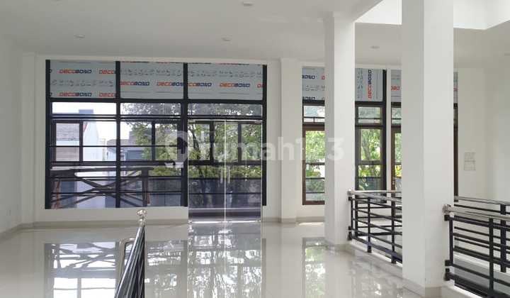 Disewakan/Dijual Rumah Luas Dimekarwangi Cocok untuk Kantor