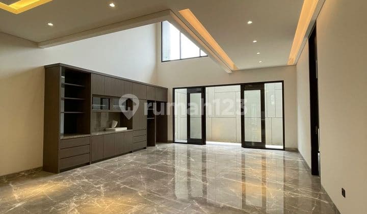 Dijual Rumah Mewah Setraduta Siap Huni