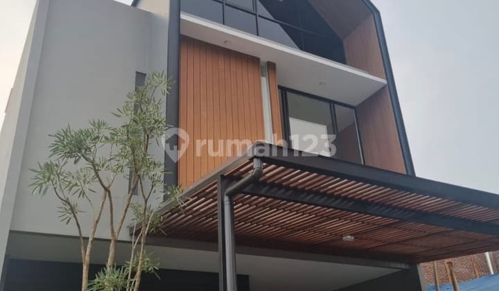 Dijual Cepat Rumah Setraduta Cluster Riverside Lokasi Strategis