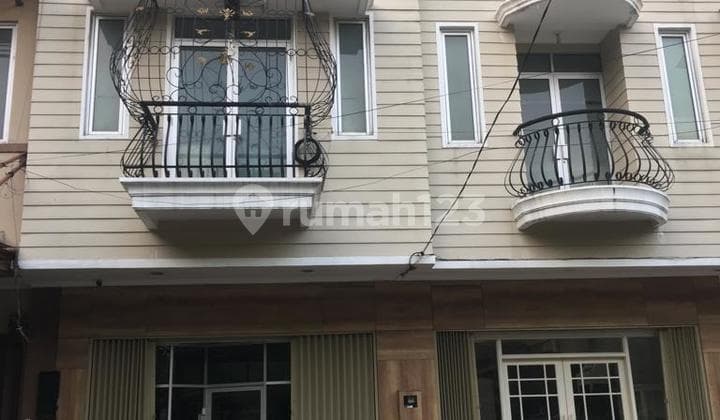 Gedung Kantor 3 Lantai Full di Meruya Ukuran 9 X 16