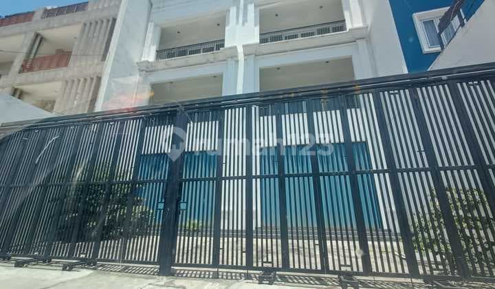 Ruko Siap Pakai di Muara Karang Ukuran 10 X 30