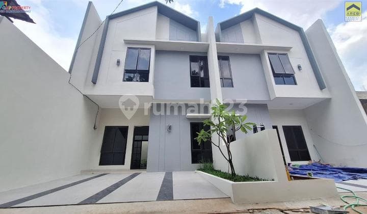 Minimalist new house in a cluster near Jatiwaringin toll road.