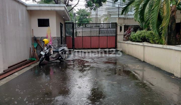 Rumah Mewah Swimingpool Dalam Cluster Kemang Jakarta Selatan