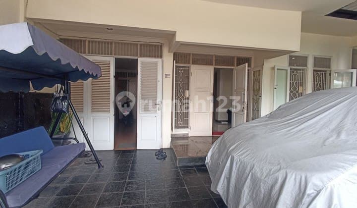 Rumah Bagus 3 Lantai Dekat Rumah Sakit Puri Cinere