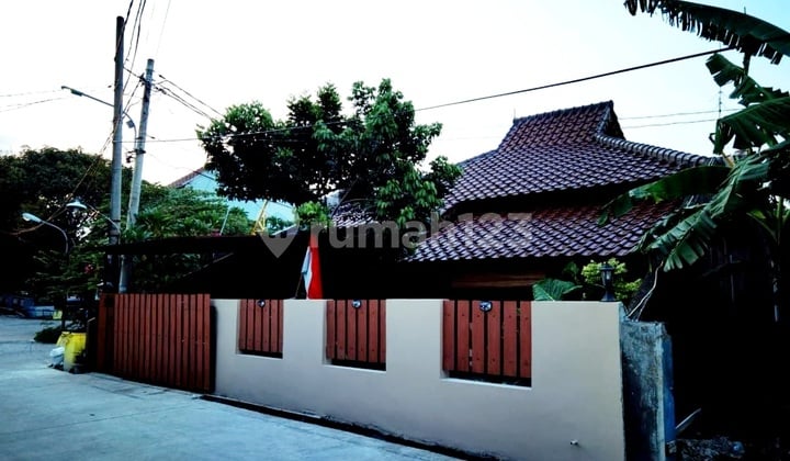 Rumah Lokasi Strategis Etnik Jatiwaringin Bekasi