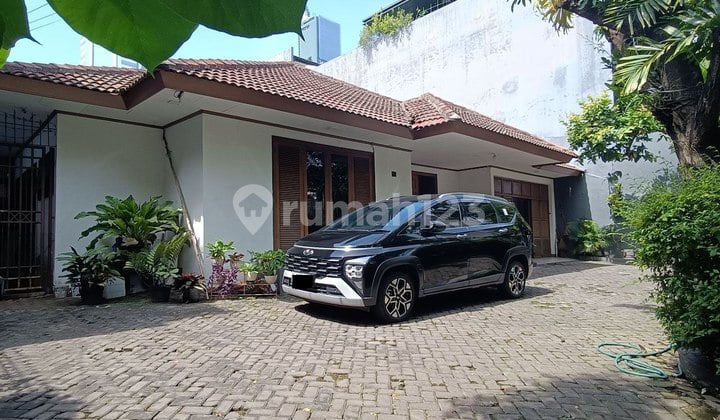 Rumah Besar Sangat Luas Menteng Jakarta Pusat