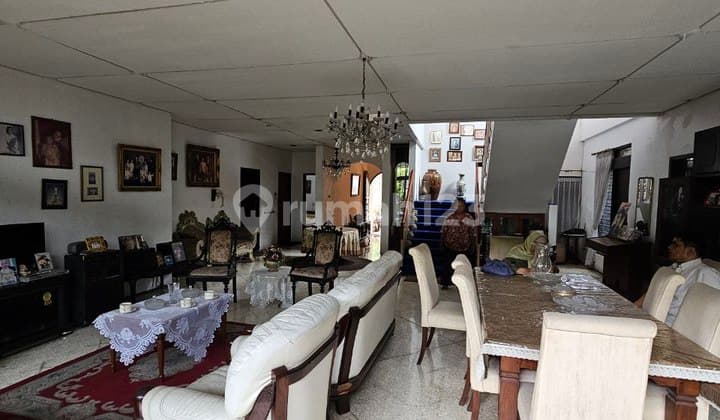 Rumah Luas Dikawasan Prestisius Komplek Gudang Peluru Tebet