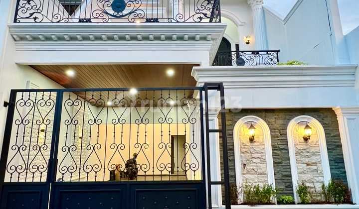 Brand New Modern Classic House With Double Rooftop Lokasi Strategis di Prime Area Jagakarsa Jaksel
