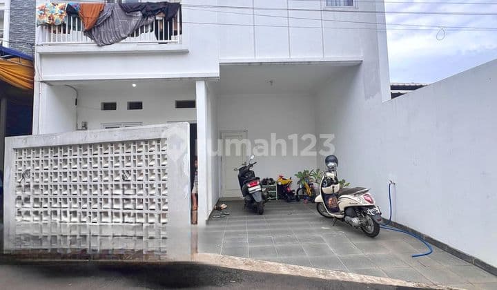 RUMAH SIAP HUNI FULL FURNISHED DALAM CLUSTER STRATEGIS DI CONDET JAKARTA TIMUR