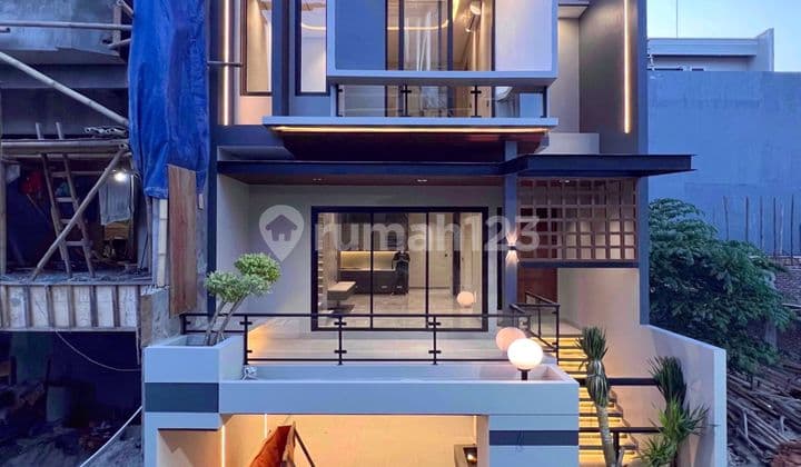 NEW LUXURY 3-STORY HOUSE IN A STRATEGIC COMPLEX IN JAGAKARSA NEAR RAGUNAN, CILANDAK, SOUTH JAKARTA