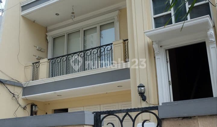 Super Strategic Nice House in Setiabudi Near Sudirman Kuningan Tamrin Office Area, South Jakarta